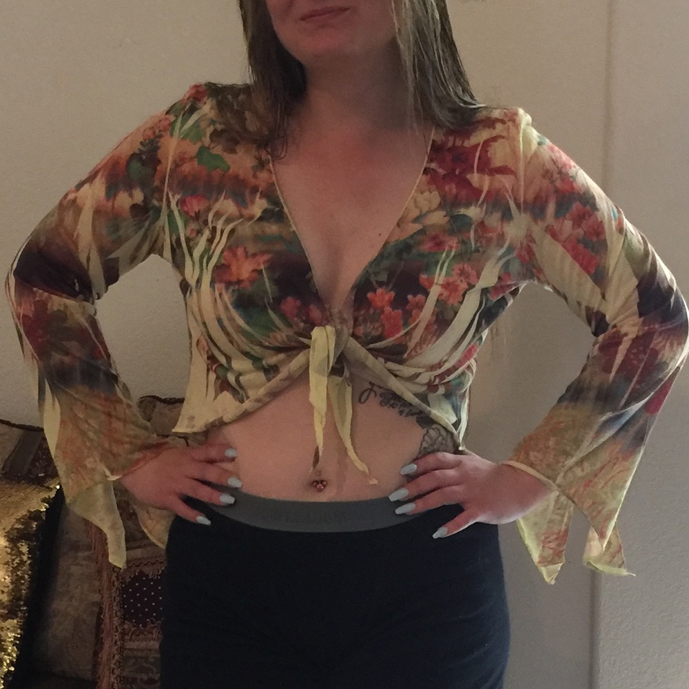 Beautiful Sheer top - Picture 8 of 8
